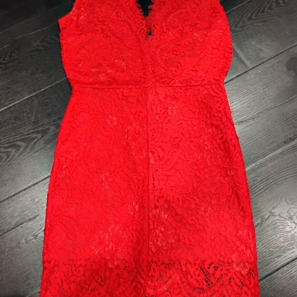 Red lace bodycon open back mini dress - Picture 2 of 8